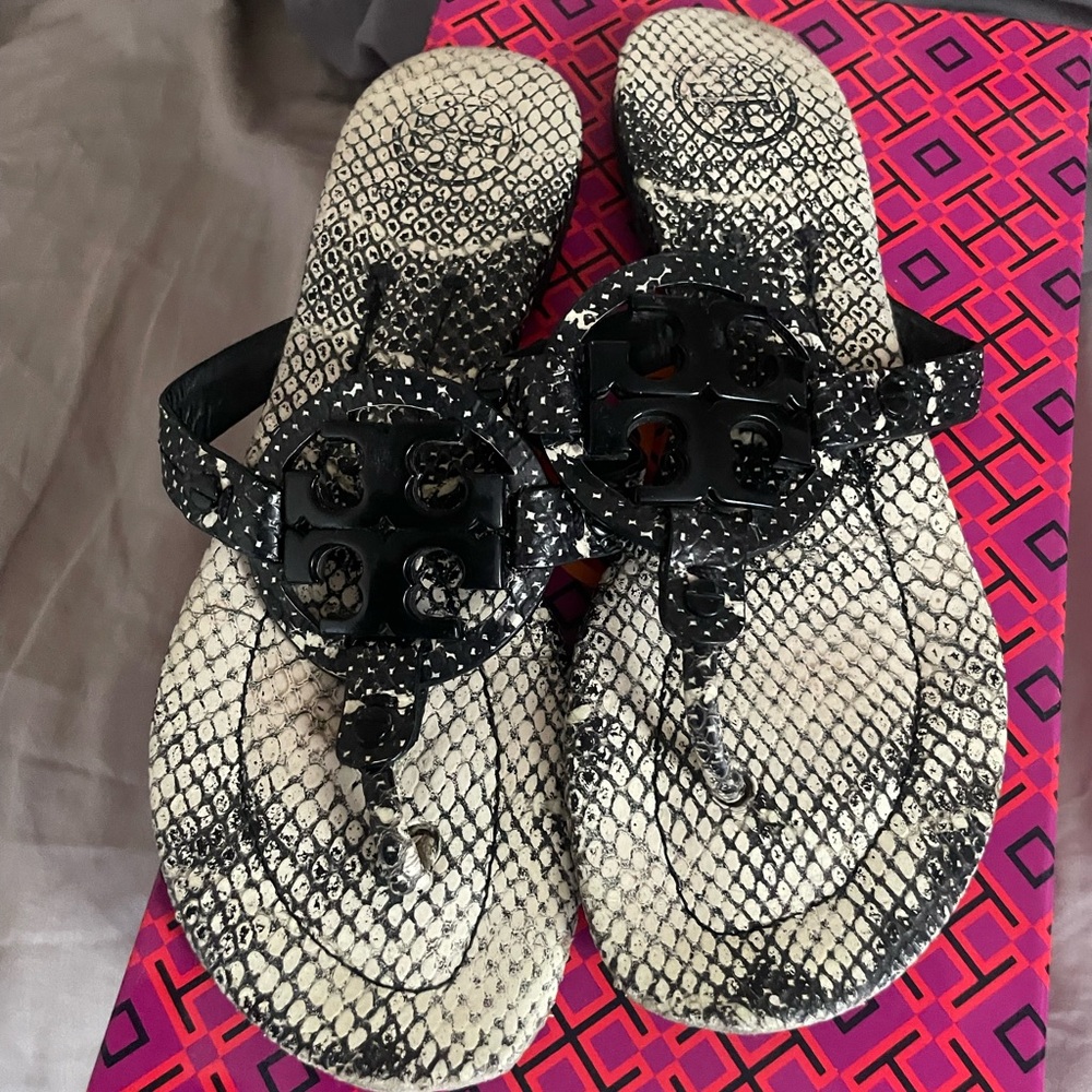 Black & white speck Tory Burch sandals.